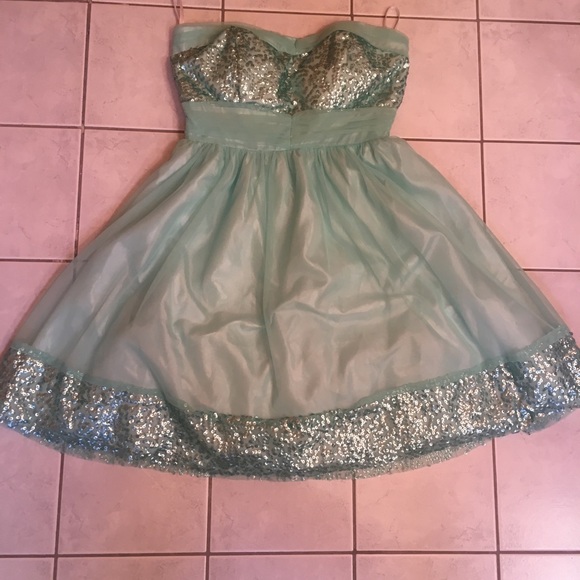 Party Dress - Picture 4 of 6